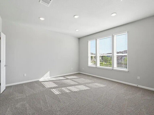 Building Photo - 1020 Vista View Dr
