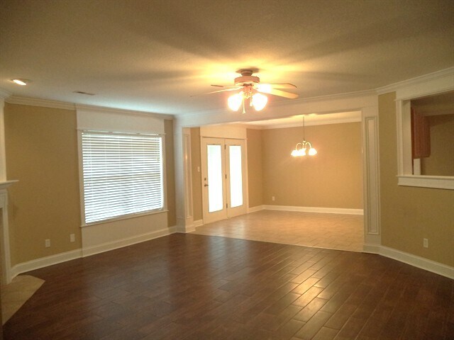 Building Photo - 927 Elsborn Ridge Rd