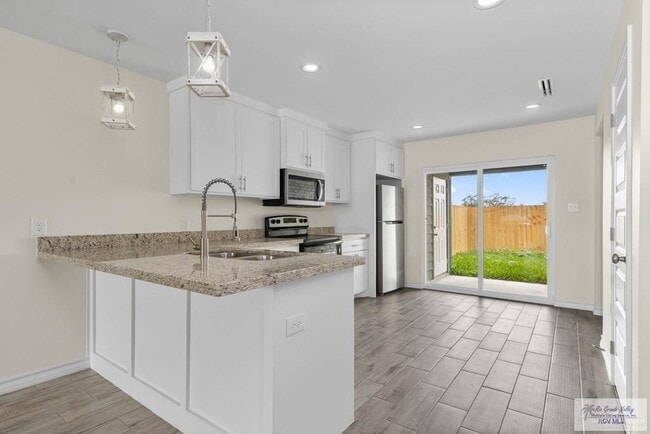 Building Photo - 19 Seminole Ln