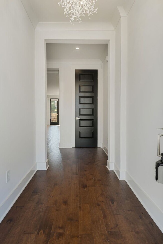 Building Photo - Gated Community - Villages of Stoneybrook