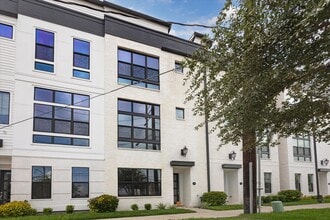 Building Photo - 1120 Ennis St