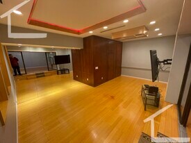 Building Photo - 57 Broadlawn Park