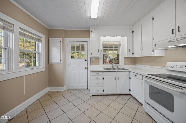 Building Photo - 302 W Main St