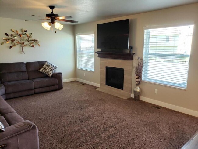 Building Photo - 42 E 1825 N