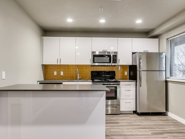 Building Photo - 2501 N Blackwelder Ave