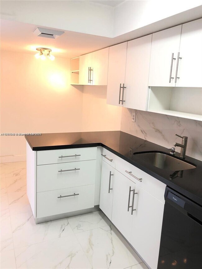 Building Photo - 18021 Biscayne Blvd