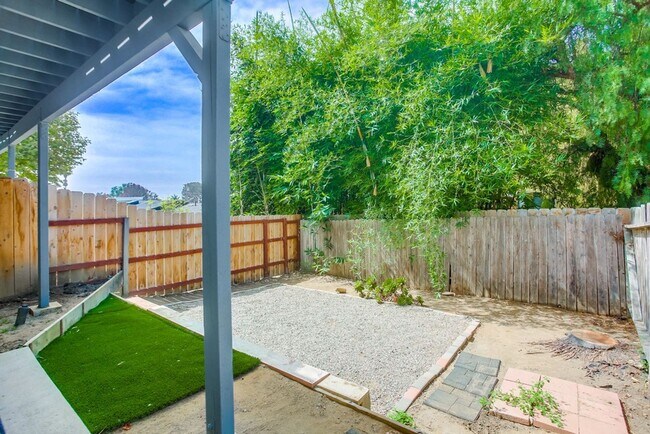 Building Photo - 243-243 N Granados Ave