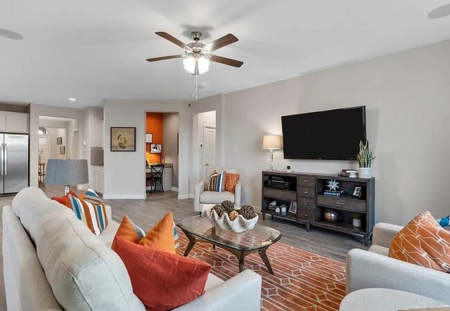 Building Photo - 15525 Charing Cross Dr