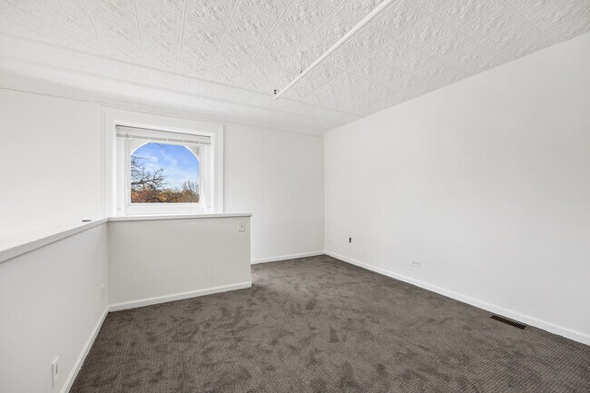 Building Photo - 400 McCarthy Rd