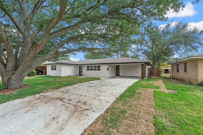 Building Photo - Check Out this 3 bed 2 bath in Bossier
