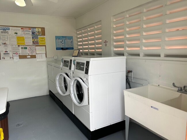 Building Photo - 2723 Dudley Dr W