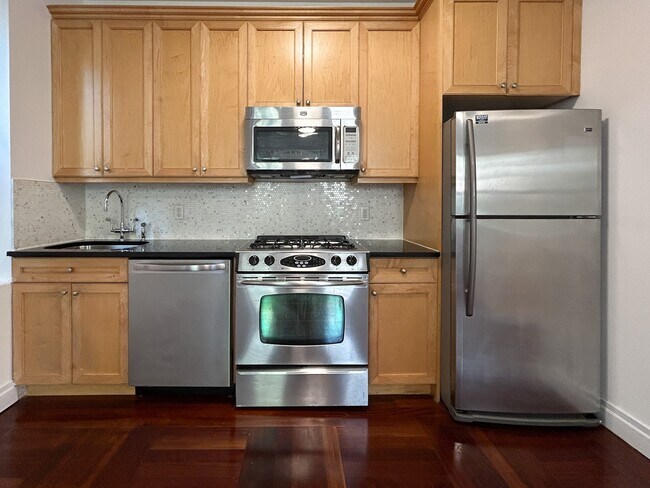 Building Photo - 607 W 137th St