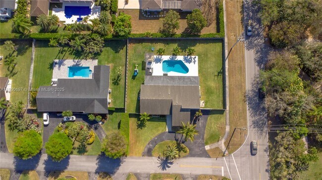 Building Photo - 13561 SW 98th Pl