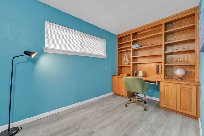 Building Photo - 4 Adkinson Dr