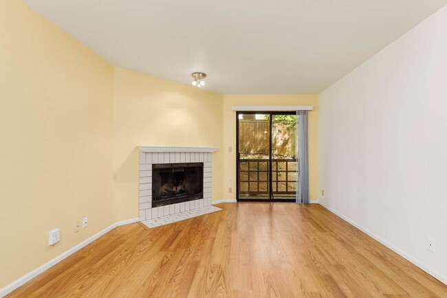 Building Photo - 710 N 160th St