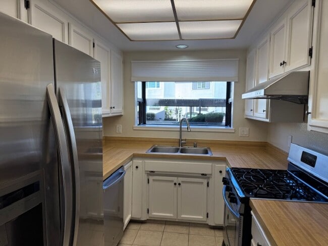 Building Photo - 2 BR 1.5 BA townhome in Walnut Creek-move-in ready!