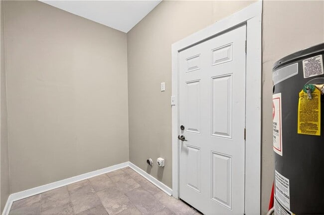 Building Photo - 2907 Cloverhurst Dr