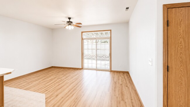 Building Photo - Pet friendly 3 bedroom home availanle June 1st!