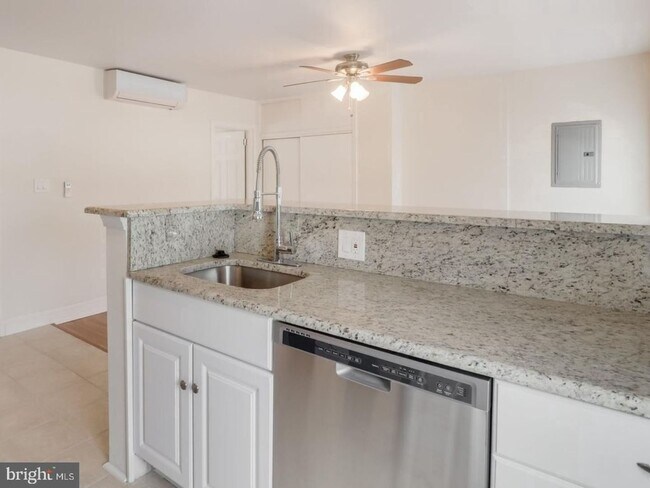 Building Photo - 4639 Umbria St