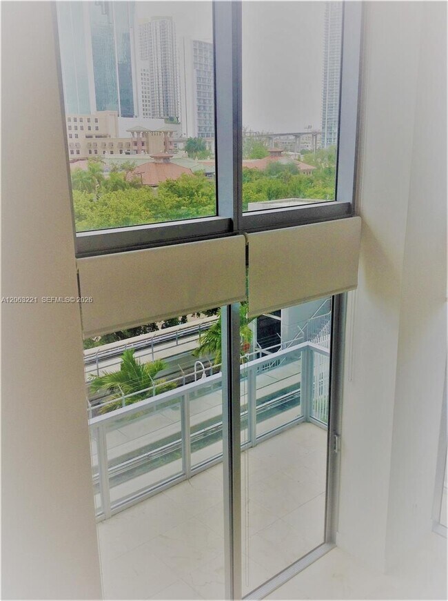 Building Photo - 1050 Brickell Ave
