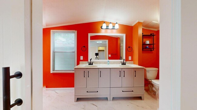 Building Photo - 4120 Glenola Dr