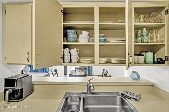 Building Photo - 743 Spinnakers Reach Dr