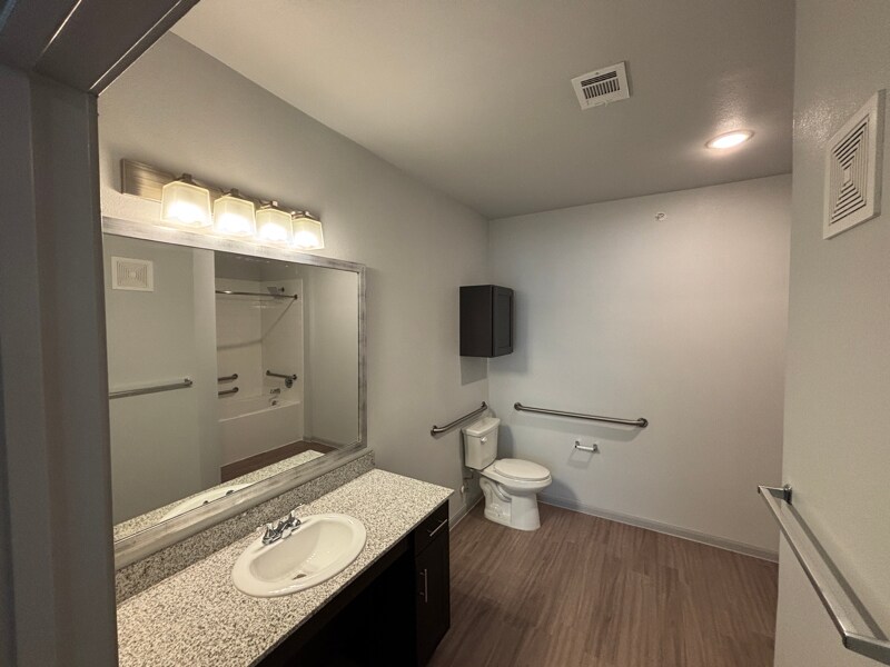 Building Photo - 950 FM2001