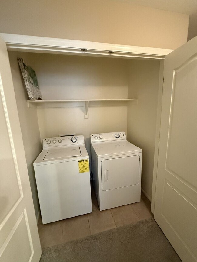 Building Photo - 40397 W Sanders Way