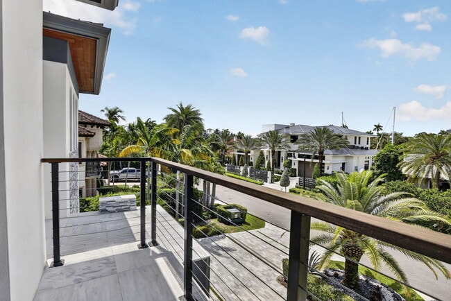 Building Photo - 334 Isle of Capri Dr