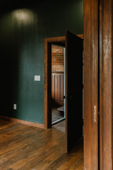 Building Photo - 503 Church St