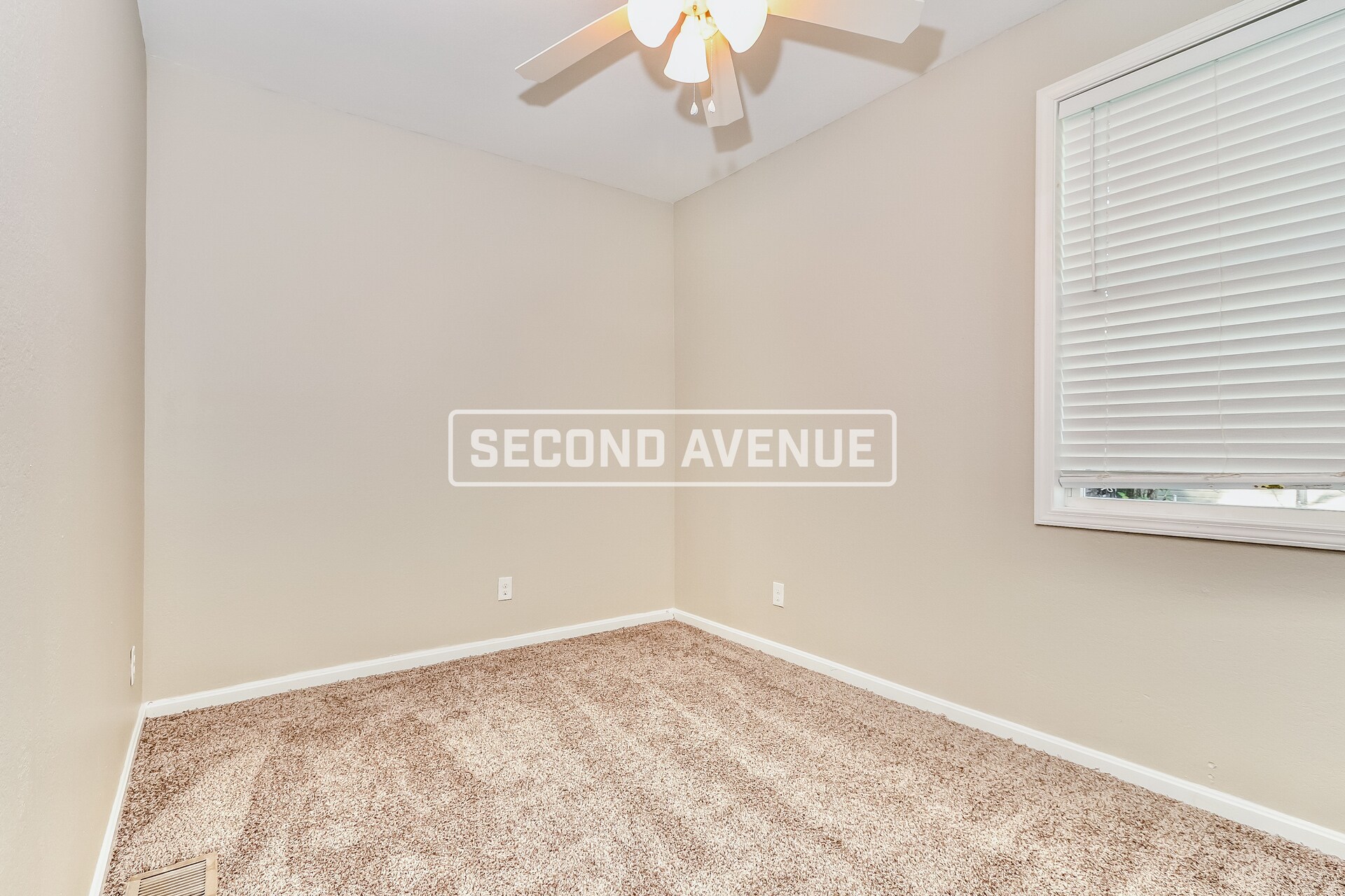 Building Photo - 3823 River Park Dr