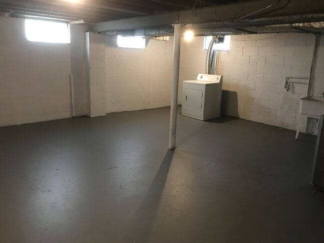 Building Photo - 3600 E 9th Ave