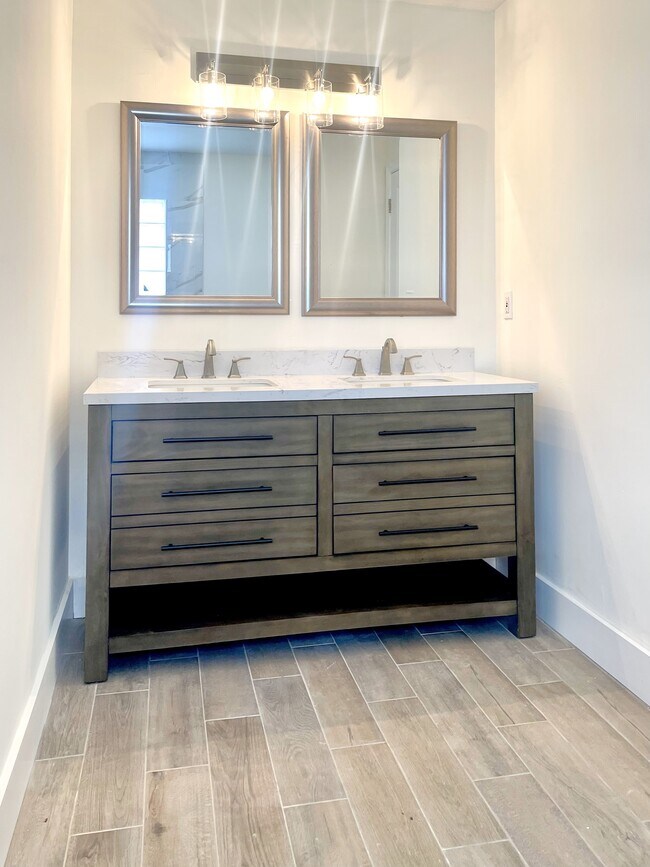 Building Photo - 1713 Carriage Brooke Dr