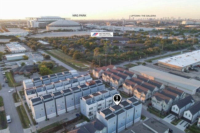 Building Photo - 2116 Naomi St