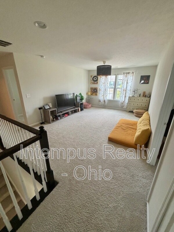 Building Photo - 6123 Brandon Dr