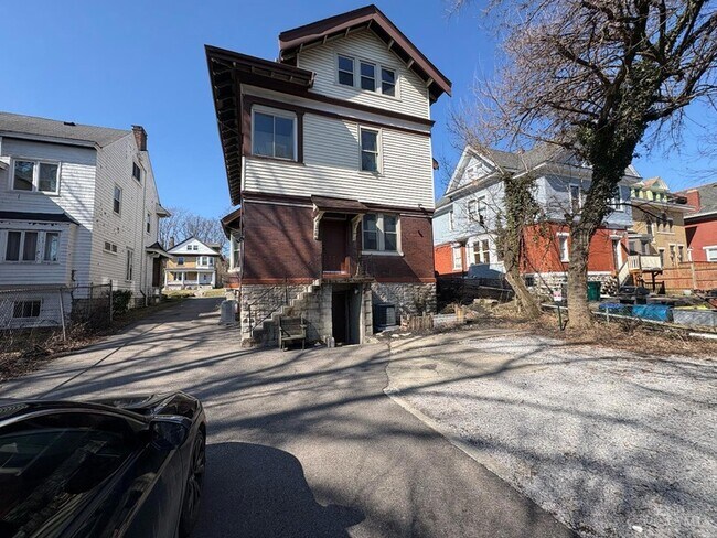 Building Photo - 2218 Highland Ave