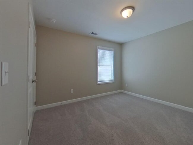 Building Photo - 128 E Rdg Wy