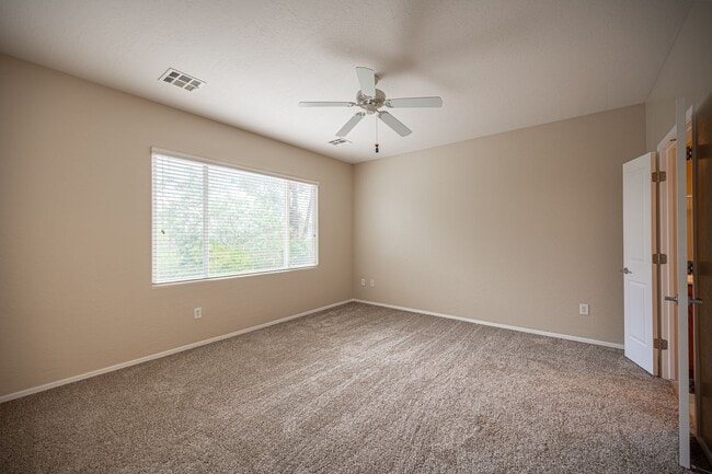 Building Photo - Beautiful single story home (55+). 3 Bed 2...