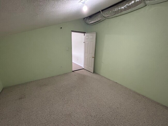 Building Photo - 900 Charnell Dr