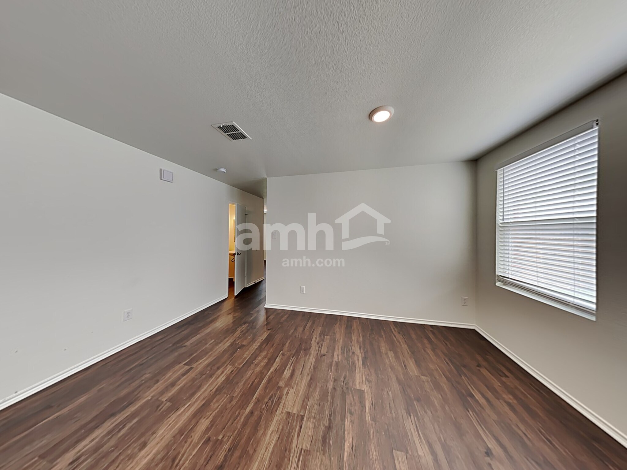 Building Photo - 8307 River Bluffs Dr