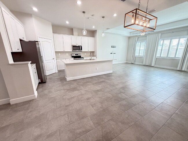 Building Photo - Elegant  2 bed, 2 bath Villa in BridgeWater Landing 55+ community – Maintenance-Free Living at It...