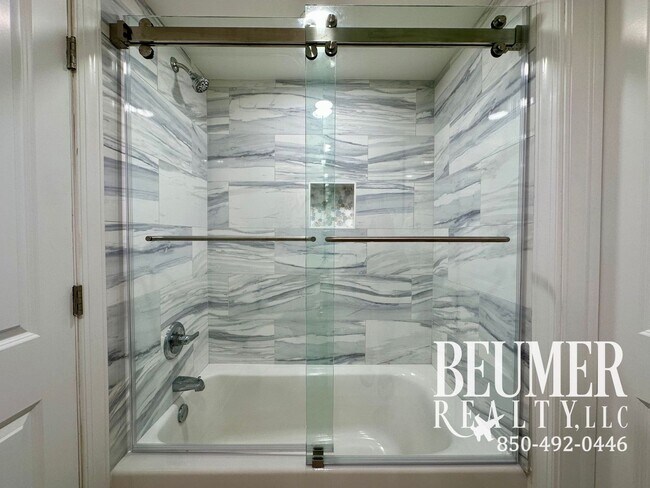 Building Photo - Upscale 3 BR 3 BA furnished Condo On the G...