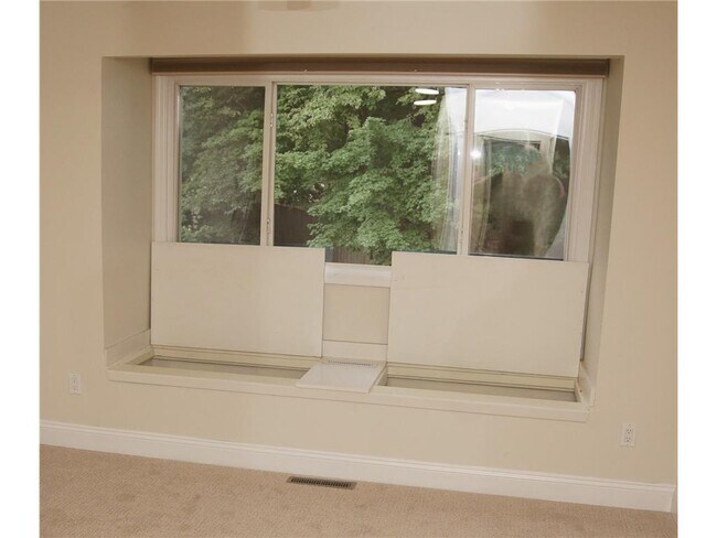 Building Photo - 330 Pondridge Cir