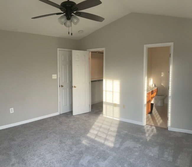 Building Photo - 35931 Clover Terrace