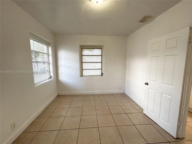 Building Photo - 701 NE 86th St