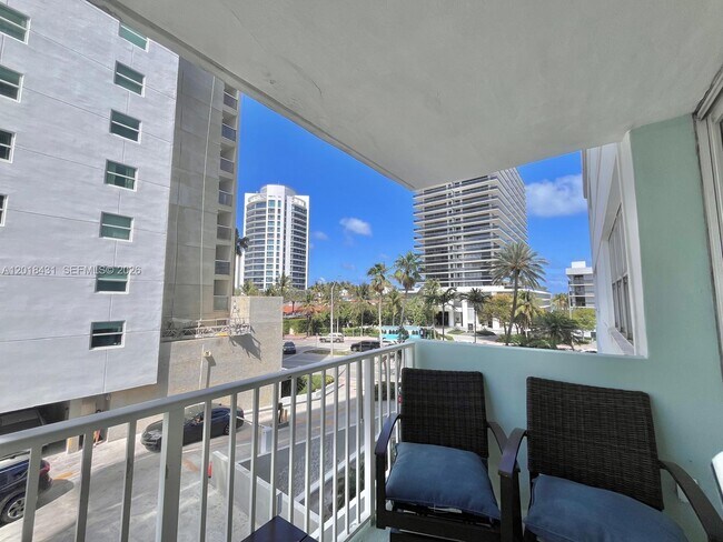 Building Photo - 5838 Collins Ave