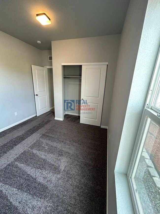 Building Photo - 2909 Quartz Pl