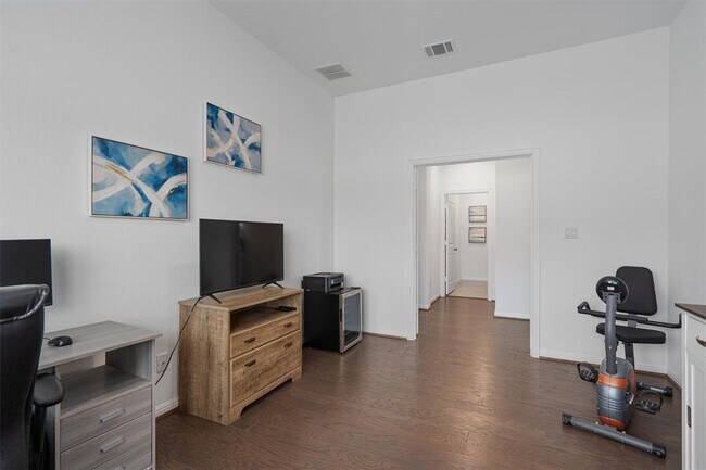 Building Photo - 600 Spurlock Wy