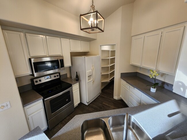 Building Photo - 7285 Calabria Ct