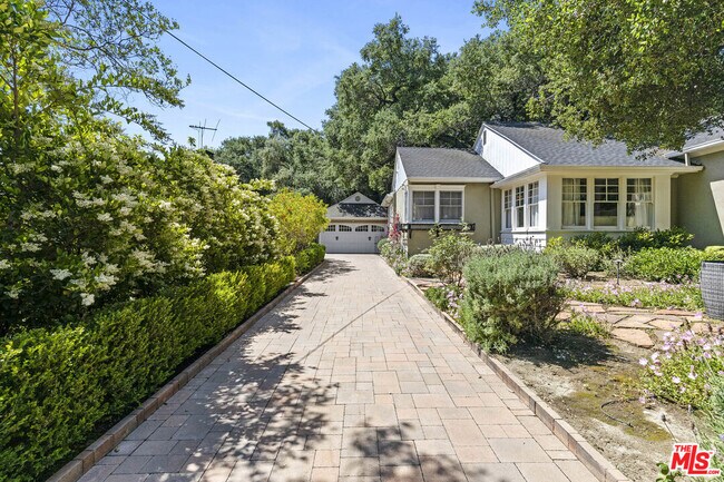 Building Photo - 1600 Hillside Dr